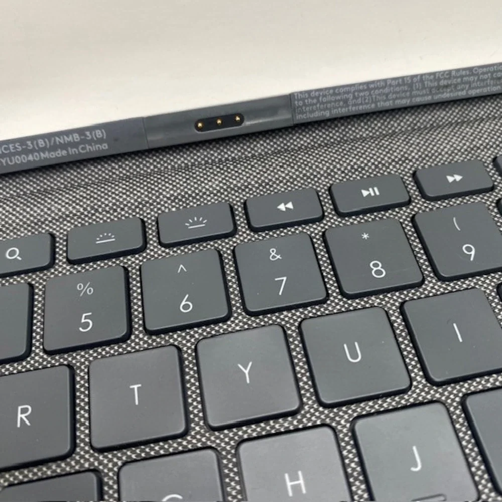 Logitech Combo Touch Keyboard Case iPad Air Pro Oxford YU0040 Backlit Trackpad